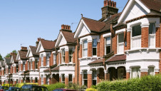 The report criticises the withdrawal of key low-carbon policy frameworks, notably the zero carbon homes scheme
